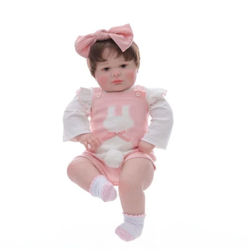 26 Zoll / 65 cm realistische Vinyl-Babypuppe im rosa Outfit mit Schleifen-Stirnband – handbemalte Sammlerpuppe mit braunen Augen