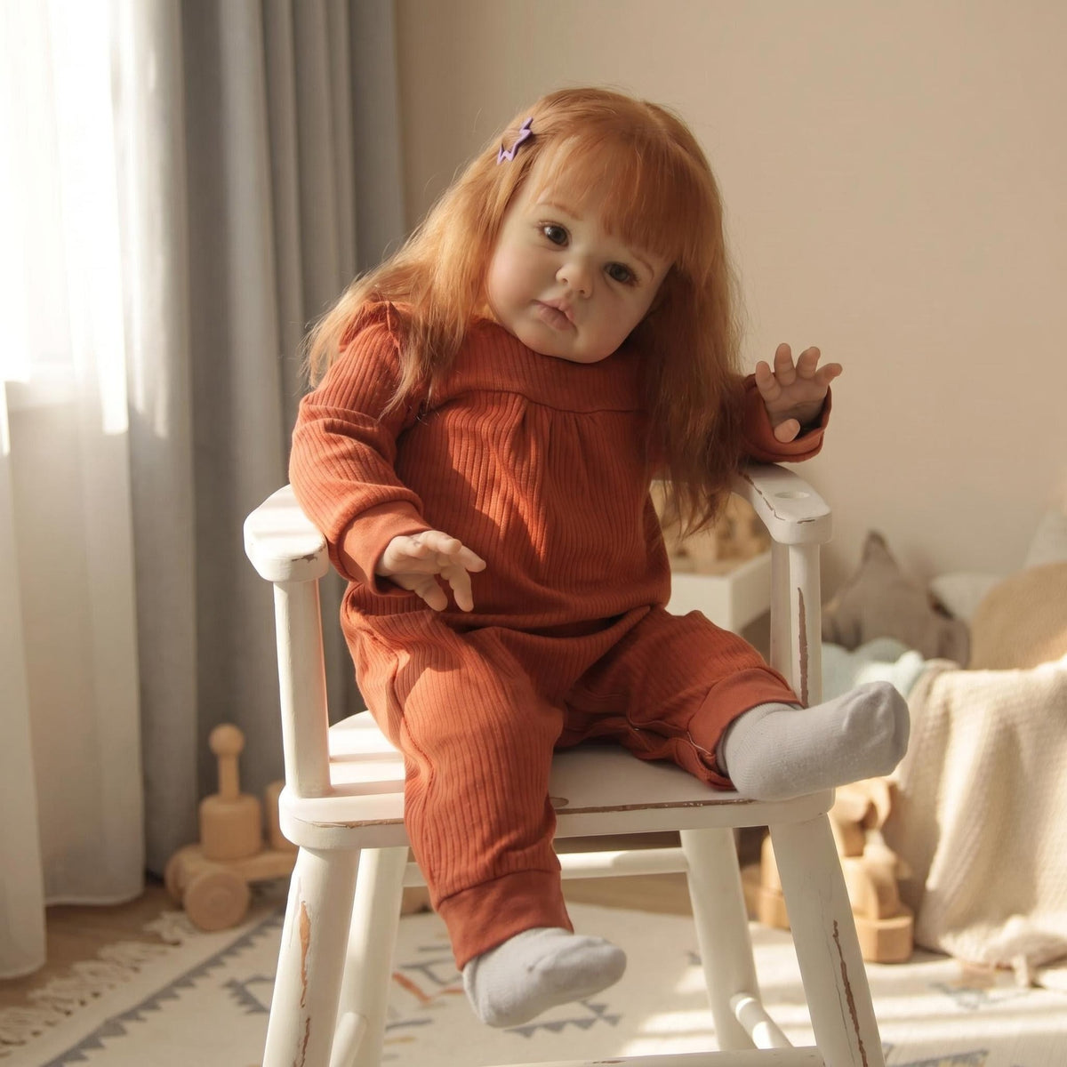 24 Zoll lebensechte, modische Reborn-Mädchenpuppe mit Stoffkörper, blondem lockigem Haar, ideales Geburtstags-/Thanksgiving-/Weihnachtsgeschenk