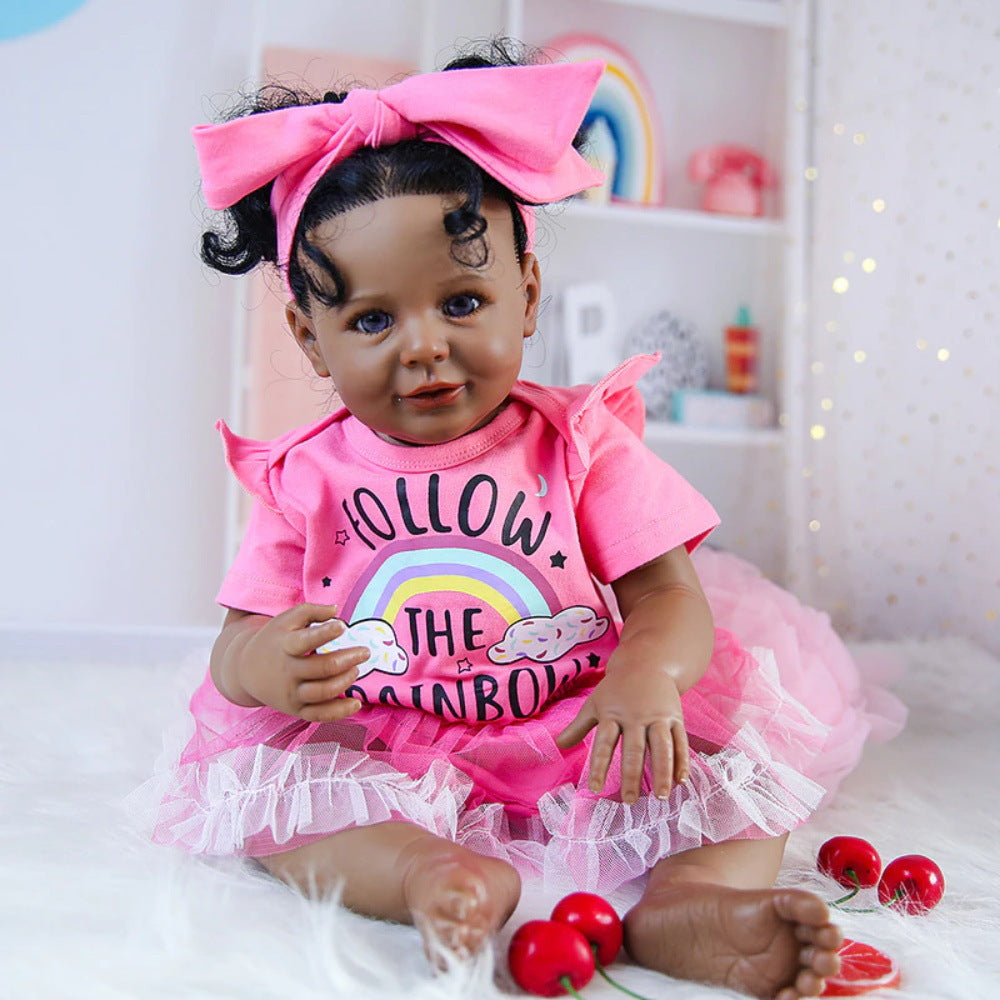 24 Zoll Reborn-Puppe mit Stoffkörper, simuliertes afrikanisches Kinderspielzeug, Geschenk- und Begleitpuppe