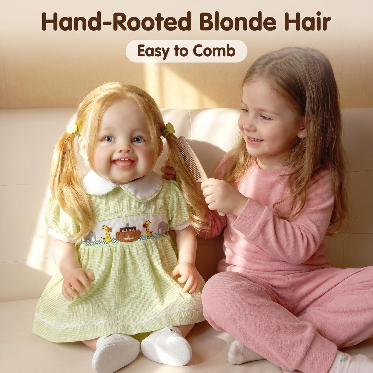 Fröhliches, blondes Reborn-Mädchen mit Zöpfen, 60 cm, mit Stoffkörper und Kleid mit Tiermuster, Komfort-Begleitpuppe, einzigartiges Überraschungsgeschenk für Geburtstagsfeiern und westliche Feste