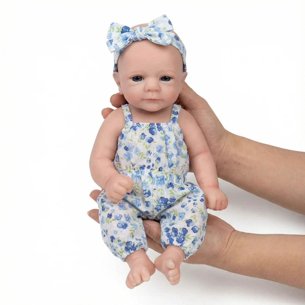 12-Zoll-Jumpsuit mit blauem Blumenmuster und Hosenträgern, massive Silikon-Reinkarnationspuppe, als Weihnachtsgeschenk für Kinder