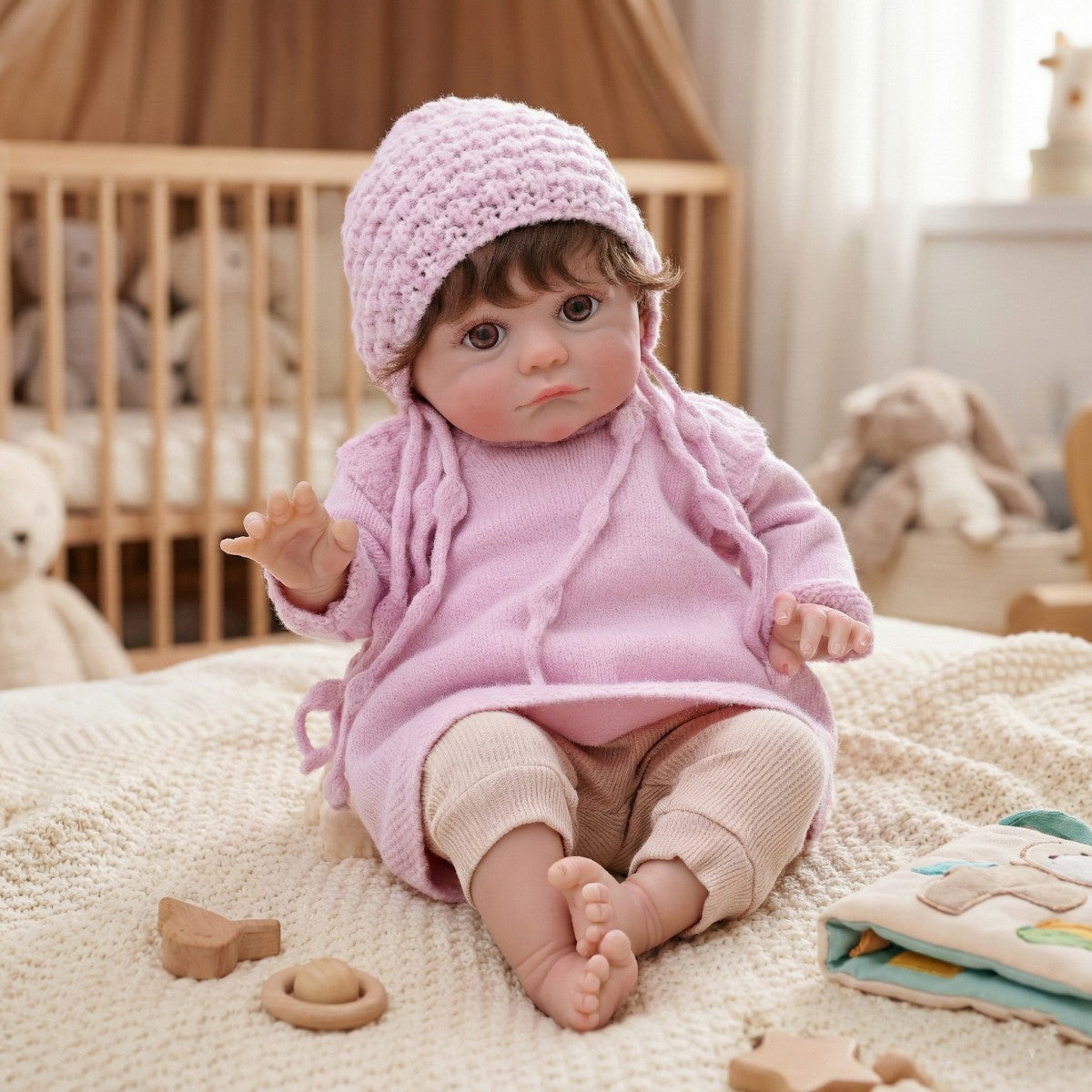 24 Zoll Reborn-Puppe mit implantierten Haaren und Stoffkörper, realistisches Baby-Spielzeug für Kinder, ideales Geschenk zu Feiertagen