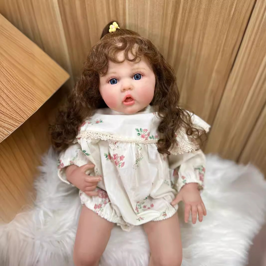 24 Zoll Reborn-Babypuppe, Stoffkörper mit weichen Vinyl-Gliedmaßen, hautnah, langes lockiges Haar, Spielzeug für Mädchen