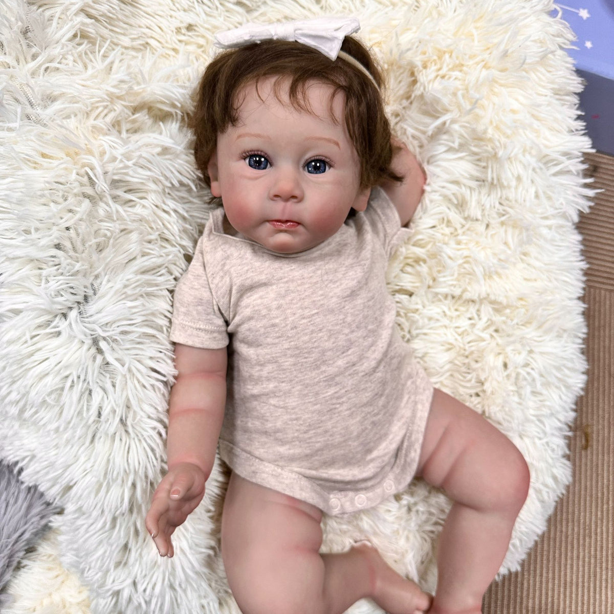 58 cm Reborn-Puppen mit Stoffkörper, weich, mit implantiertem braunen Haar, neugeborene Babypuppen Spielzeug für Mädchen Reborn-Puppen