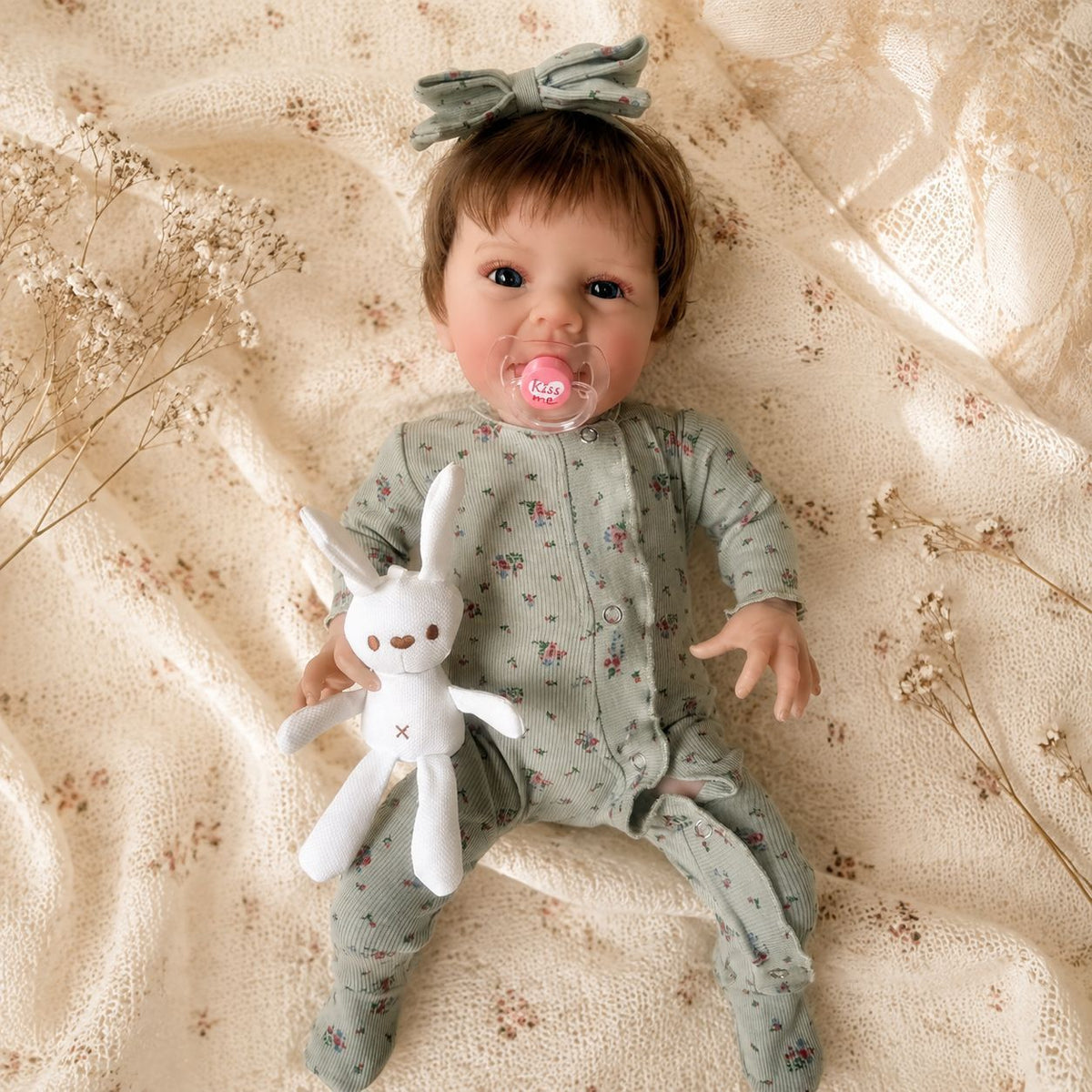 18-Zoll-Sammlerpuppe mit Stoffkörper, die perfekte Ergänzung für Geburtstagswunschlisten und saisonale Geschenkauswahlen.