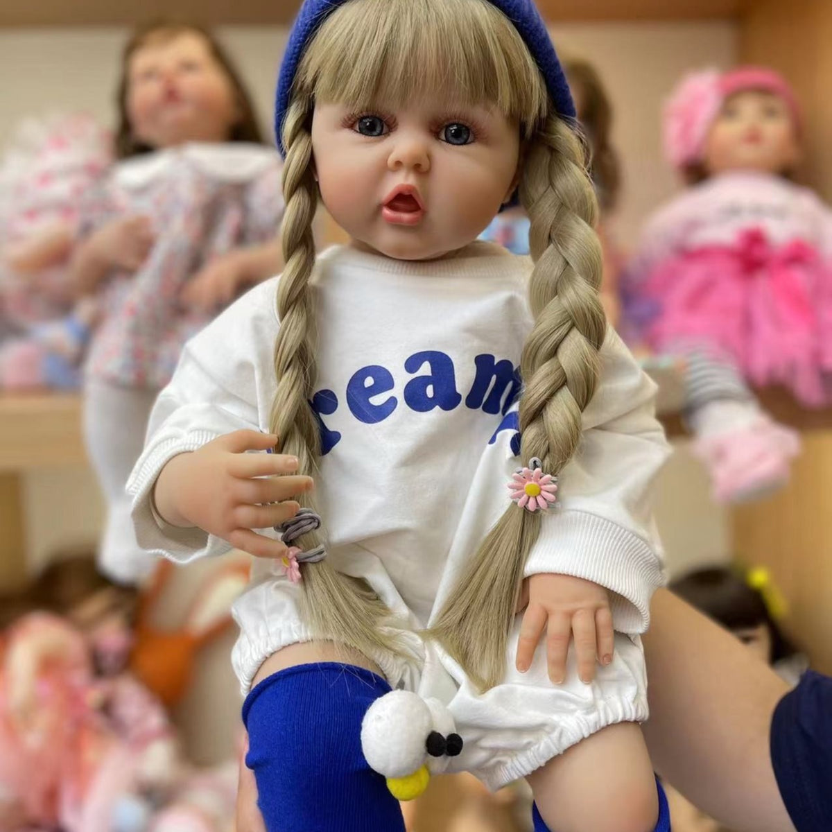 24 Zoll realistische Reborn-Puppe mit großen Augen und Stoffkörper, Weihnachtsgeschenk für Mädchen und Sammler