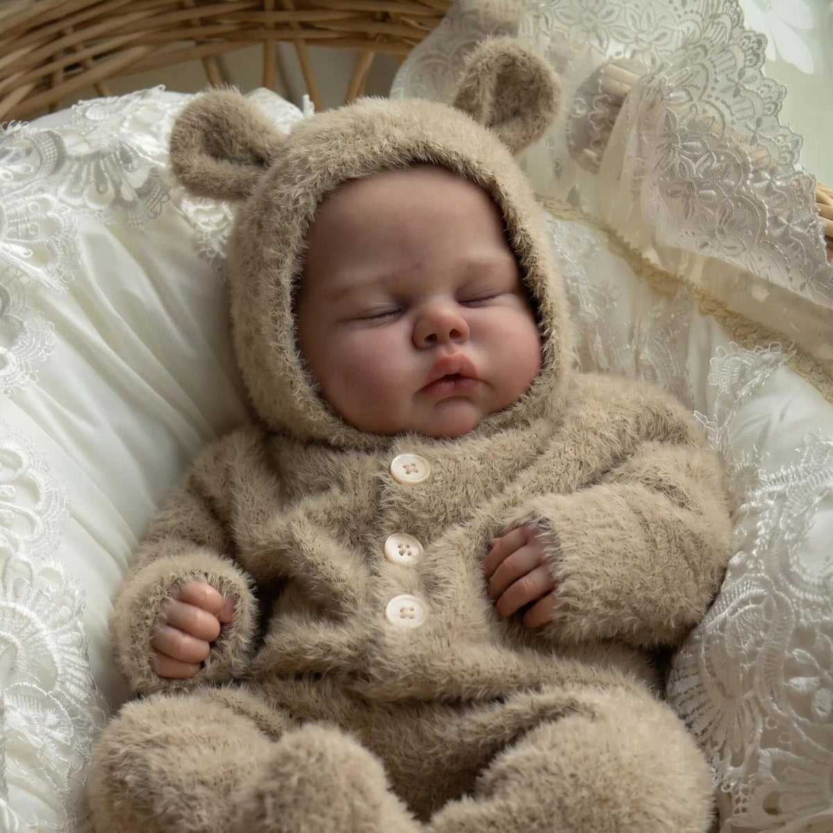 Friedlich schlafendes, 48 cm großes Reborn-Babypuppe mit Stoffkörper und geschlossenen Augen, perfektes Geburtstags-, Weihnachts- und Ostergeschenk als Begleitspielzeug für Mädchen und erwachsene Sammler
