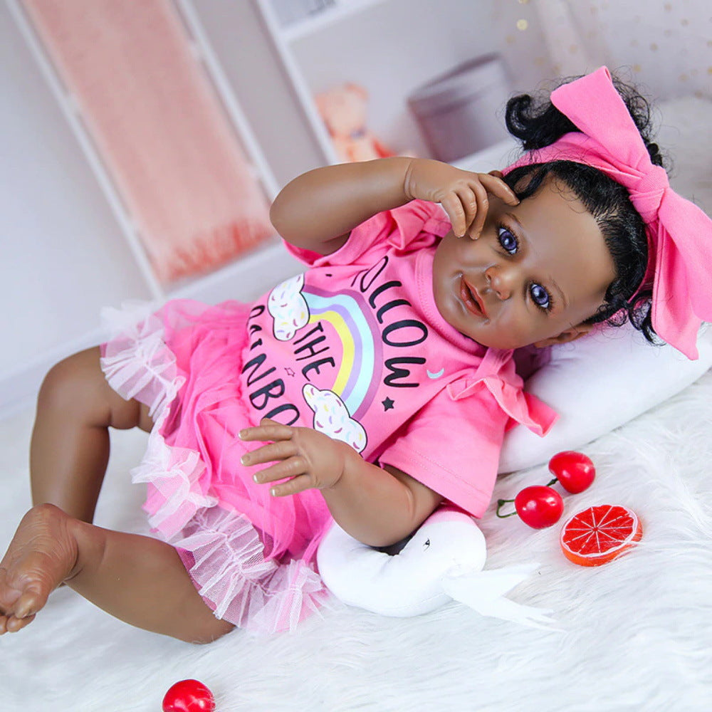 24 Zoll Reborn-Puppe mit Stoffkörper, simuliertes afrikanisches Kinderspielzeug, Geschenk- und Begleitpuppe