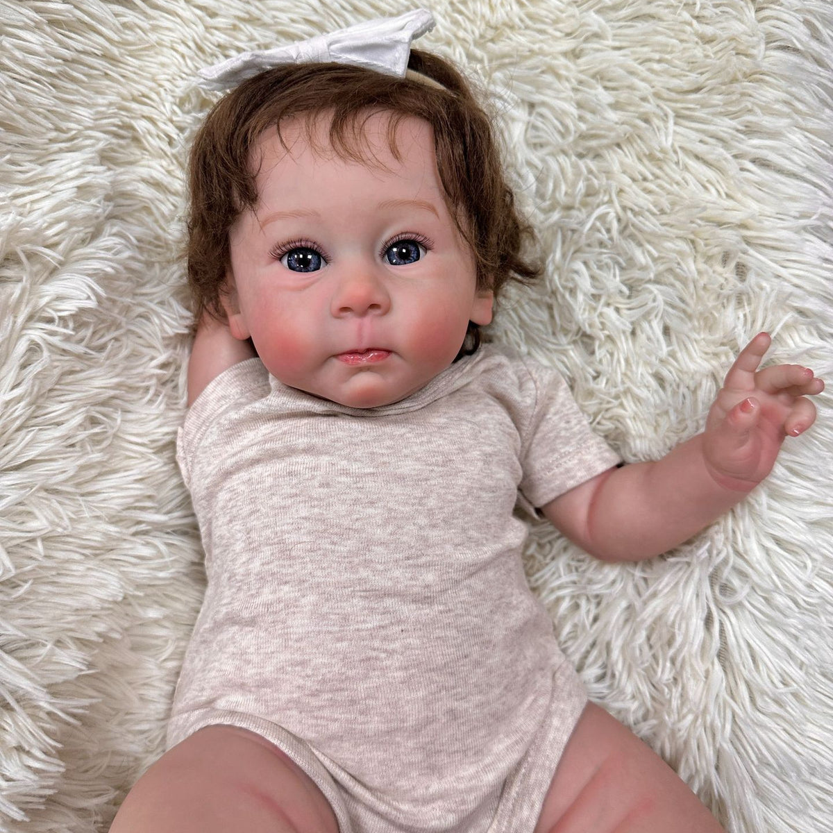 58 cm Reborn-Puppen mit Stoffkörper, weich, mit implantiertem braunen Haar, neugeborene Babypuppen Spielzeug für Mädchen Reborn-Puppen