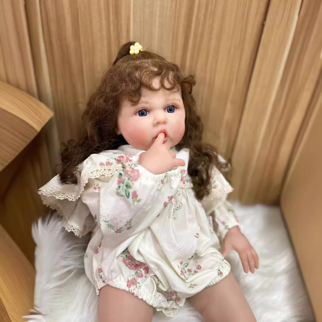 24 Zoll Reborn-Babypuppe, Stoffkörper mit weichen Vinyl-Gliedmaßen, hautnah, langes lockiges Haar, Spielzeug für Mädchen