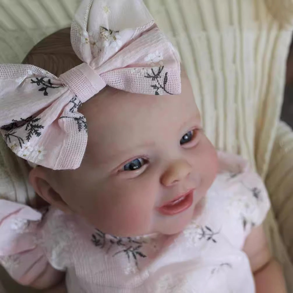 24 Zoll Reborn Babypuppe mit Stoffkörper Mädchen handgezeichnete Haare handgefertigte Puppe für Geschenk