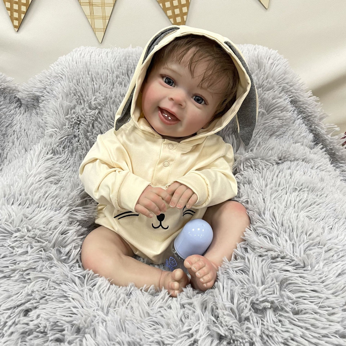 23 Zoll lebensechte Reborn-Babypuppe mit Stoffkörper, realistischer 3D-Haut, handgefertigte Neugeborenen-Spielzeugpuppe für Mädchen
