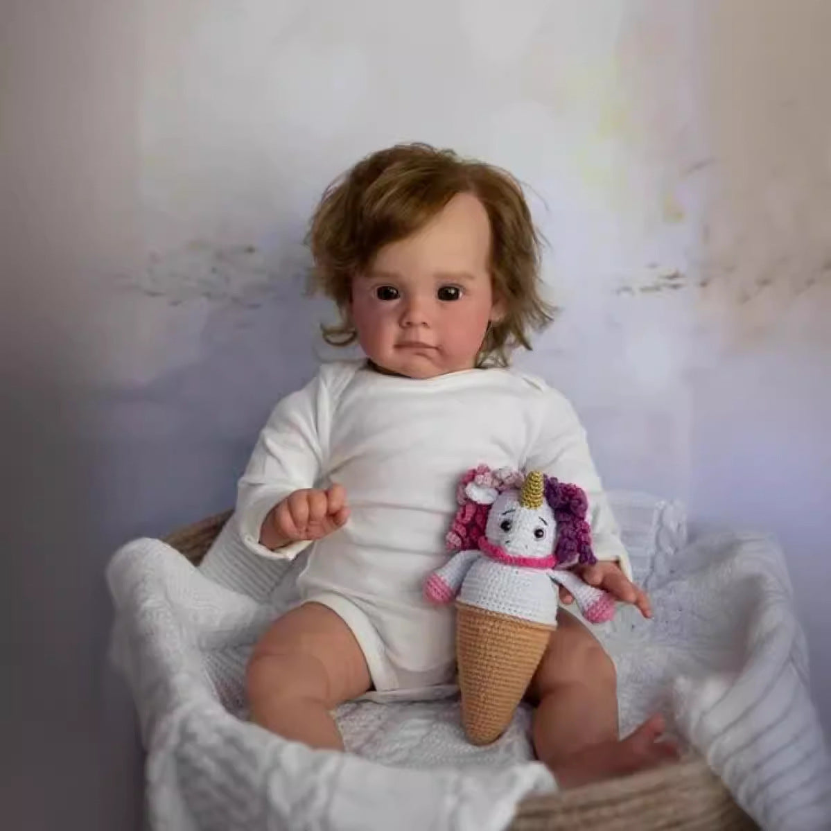 58 cm Reborn Babypuppe mit Stoffkörper, Kleinkind-Mädchenpuppe mit echtem Haar, Geschenk