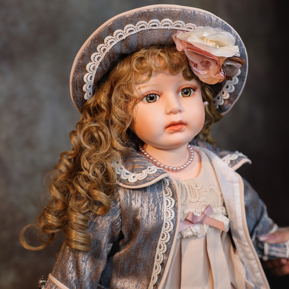 26-Zoll antike Biskuitporzellan-Puppe, Mädchenpuppe mit wunderschönem Kleid