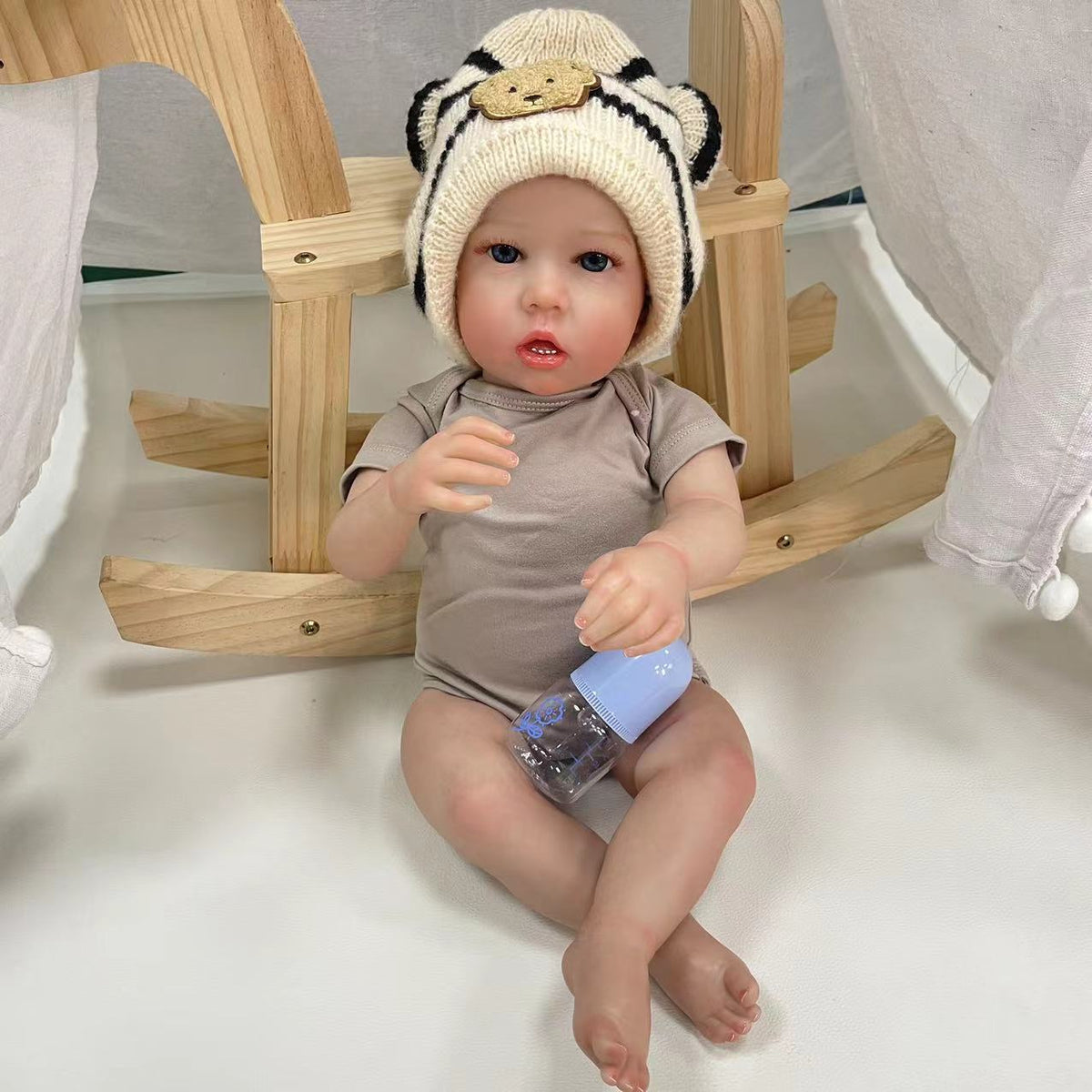 23 Zoll realistische Reborn-Puppe lebensecht mit Stoffkörper Geschenke für Mädchen