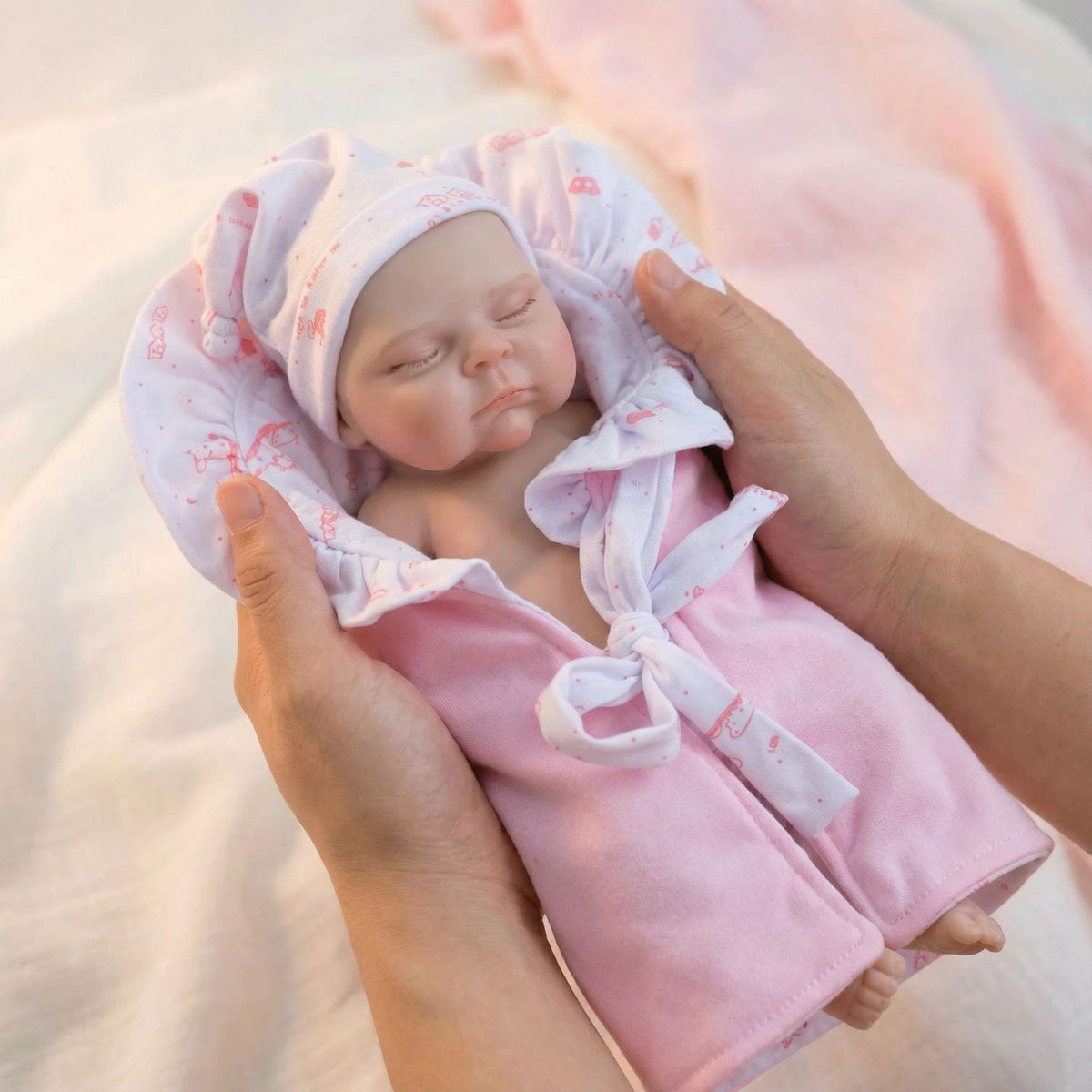 12-Zoll-Tasche in Rosa mit Pascale-Silikon-Reborn-Puppe als Weihnachtsgeschenk für Kinder