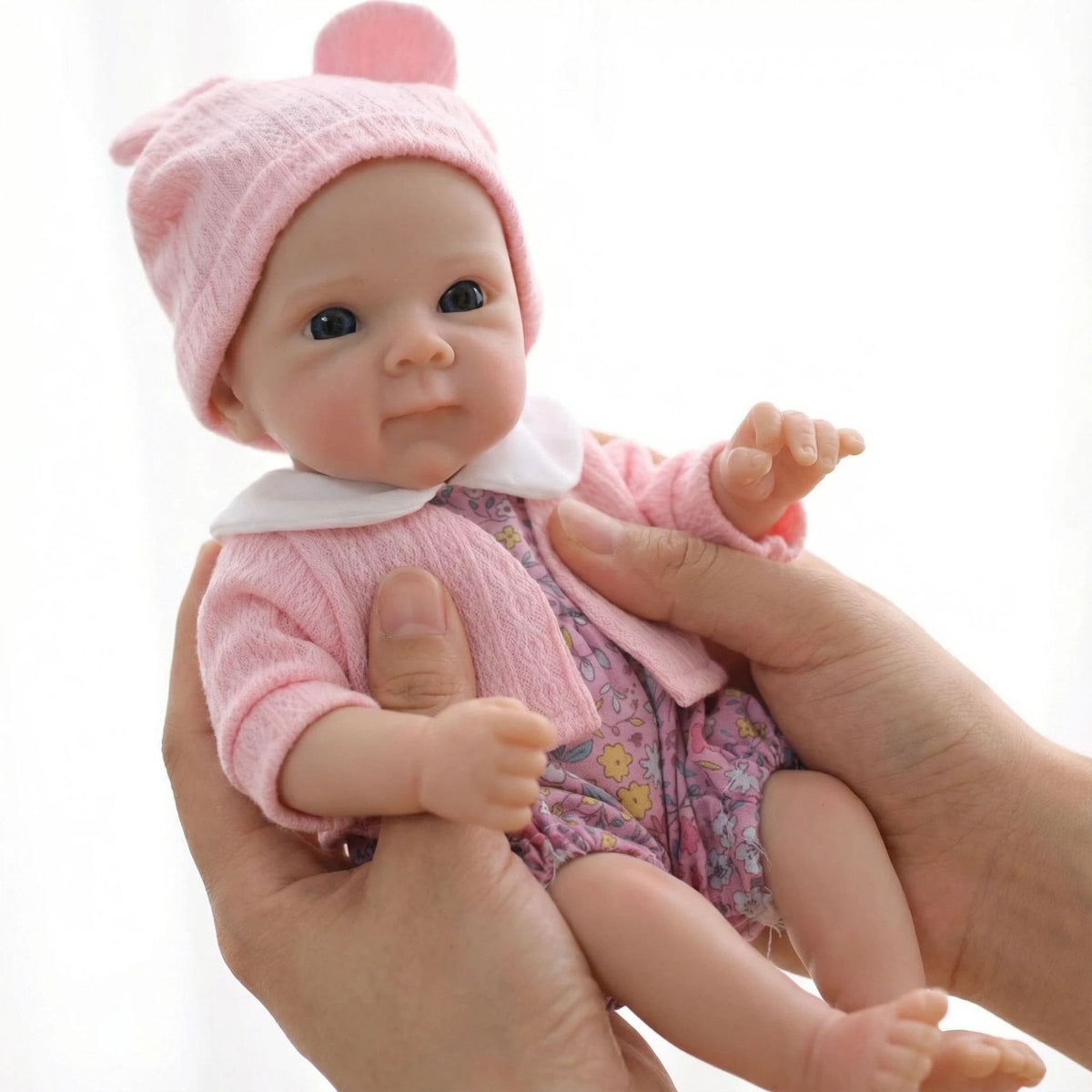 12-Zoll Reborn-Puppe aus Vollsilikon mit rosa Jacke und kleinem Blumenmuster