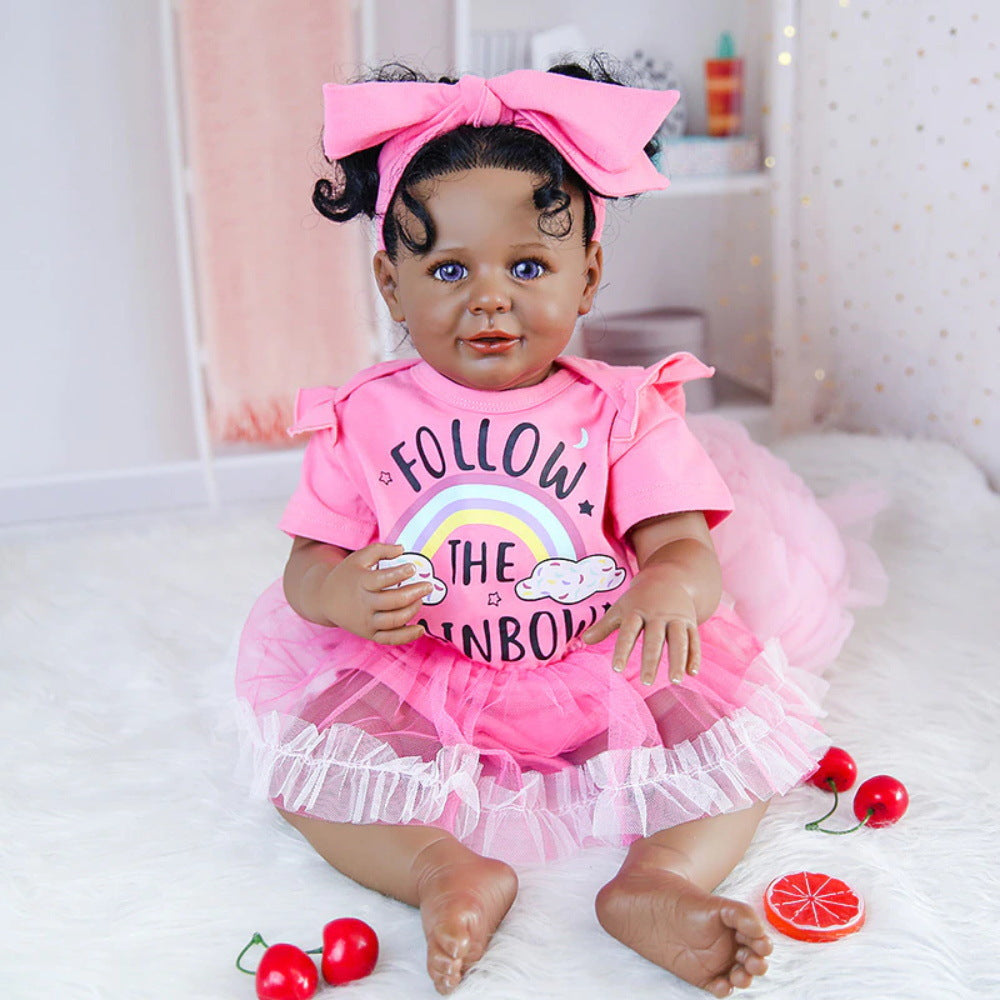 24 Zoll Reborn-Puppe mit Stoffkörper, simuliertes afrikanisches Kinderspielzeug, Geschenk- und Begleitpuppe