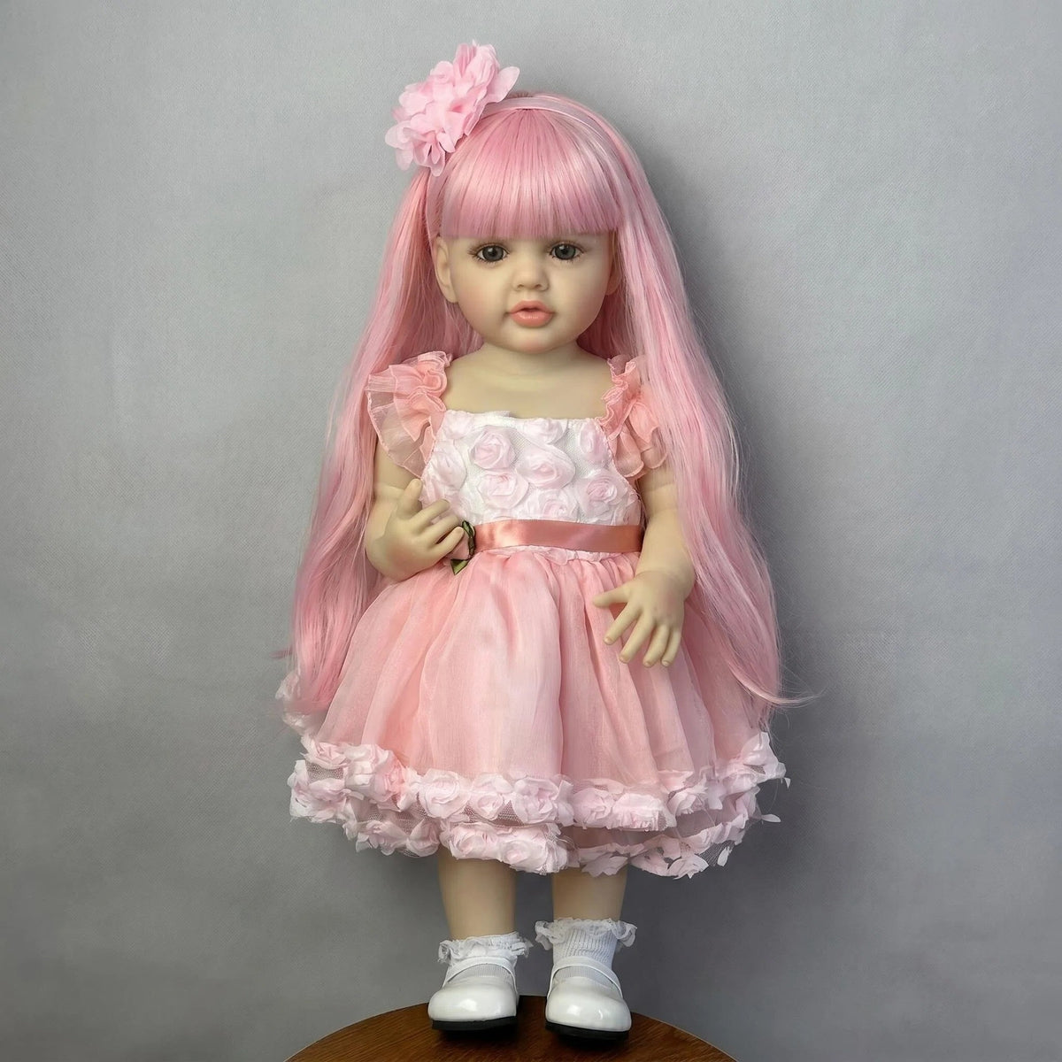 22 Zoll Full Vinyl Körper Reborn-Puppe Mädchen mit langem rosa Haar, wundervolles Geschenk für Babypartys und jeden Anlass