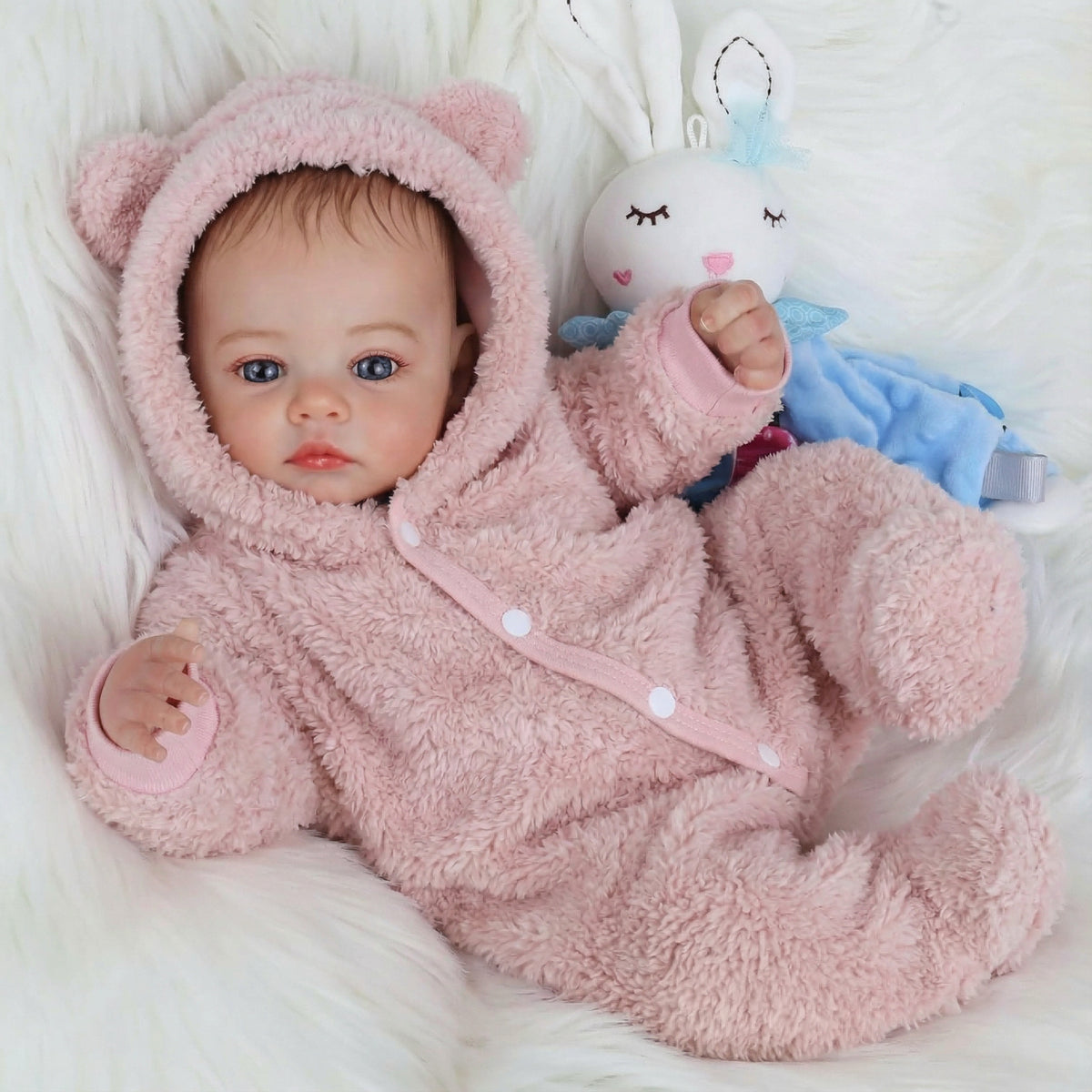 49 cm Reborn-Baby Meadow mit blauen Augen in Plüschkleidung