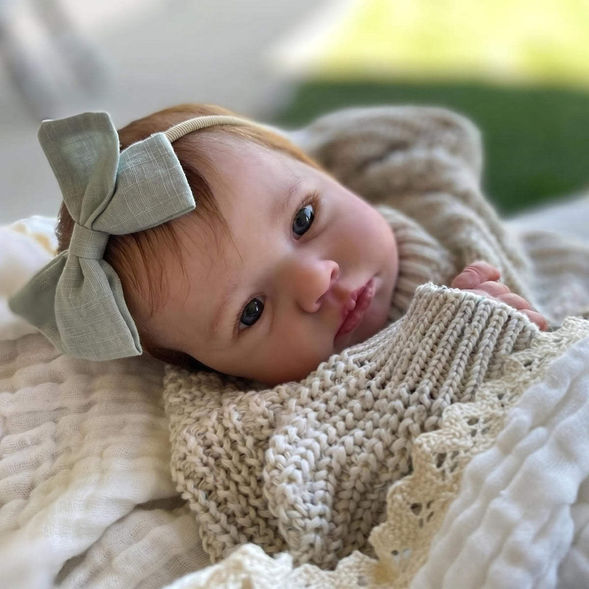 19-Zoll-Neugeborenenpuppe aus Vollvinyl mit beweglichen Gliedmaßen, Vintage-Strickoutfit und Schnullerzubehör, therapeutisches Komfortspielzeug, geeignet für Kinderzimmerdekoration und als Geschenk für alle Anlässe
