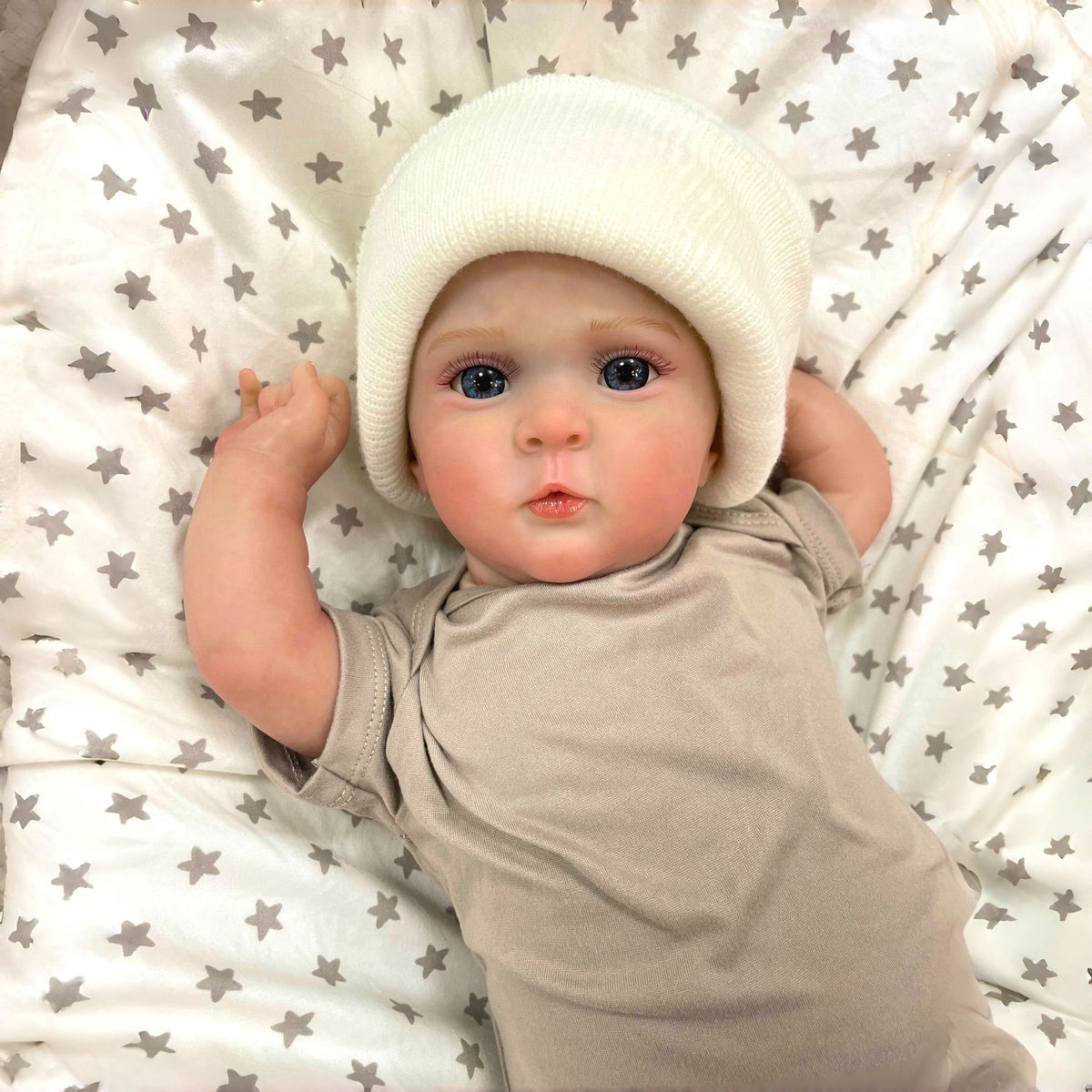 19 Zoll realistische Reborn-Neugeborenen-Puppen mit Stoffkörper, detaillierter 3D-Haut, handgefertigte Sammlerpuppe, Spielzeug für Mädchen und Puppenliebhaber