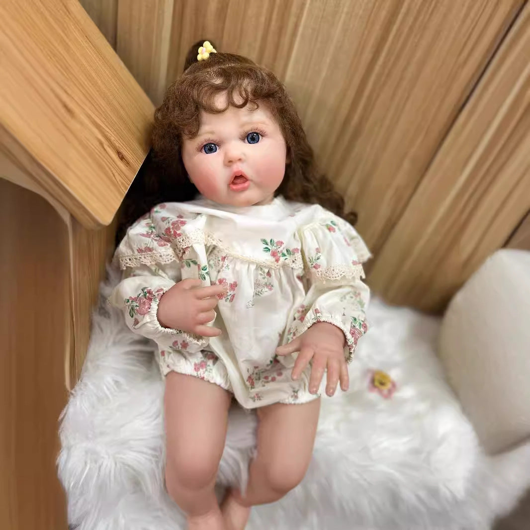 24 Zoll Reborn-Babypuppe, Stoffkörper mit weichen Vinyl-Gliedmaßen, hautnah, langes lockiges Haar, Spielzeug für Mädchen