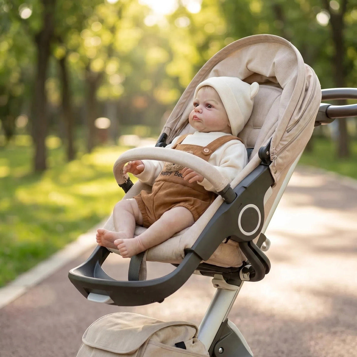 Comfort Hug 48 cm Reborn-Puppe mit Stoffkörper, cremefarbener Bärenmütze, realistischem, lebensechtem Gesicht, perfekte Dekoration für Schlafzimmer oder Kinderzimmer, Geschenk