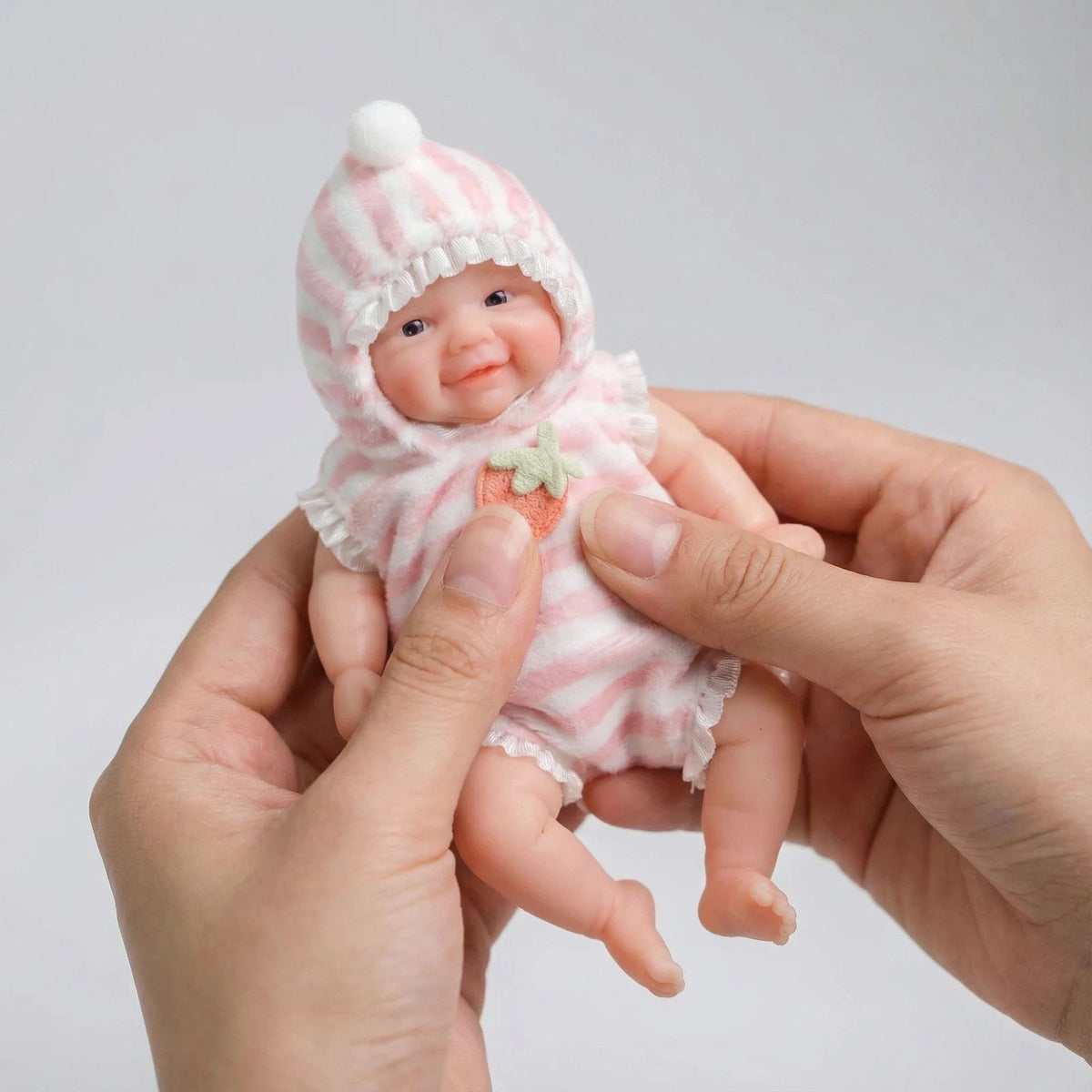6 Zoll große, massiv gegossene Reborn-Puppe aus Silikon mit Erdbeermuster